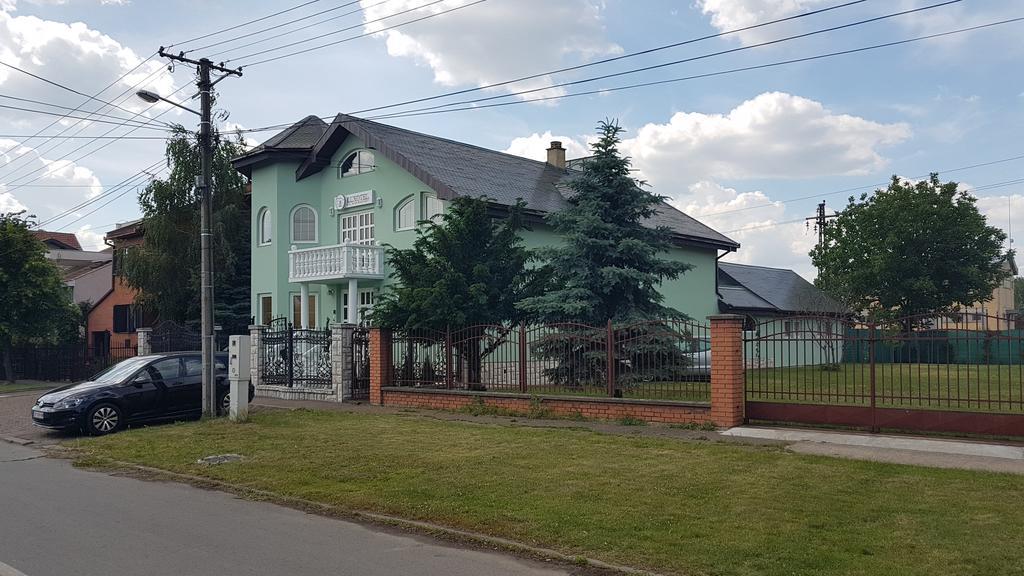 Guest House Luxotel Zrenjanin Exterior photo